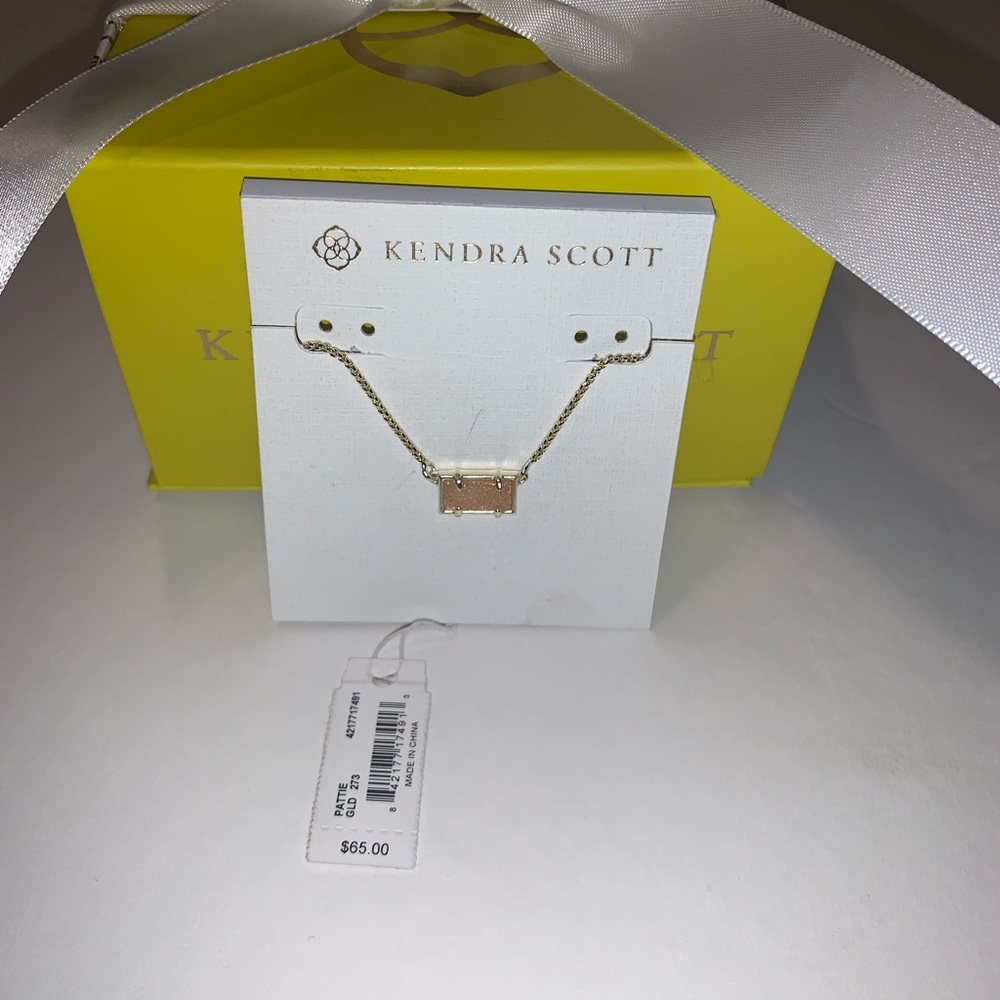 Kendra Scott Pattie Necklace w/pink Illusion
